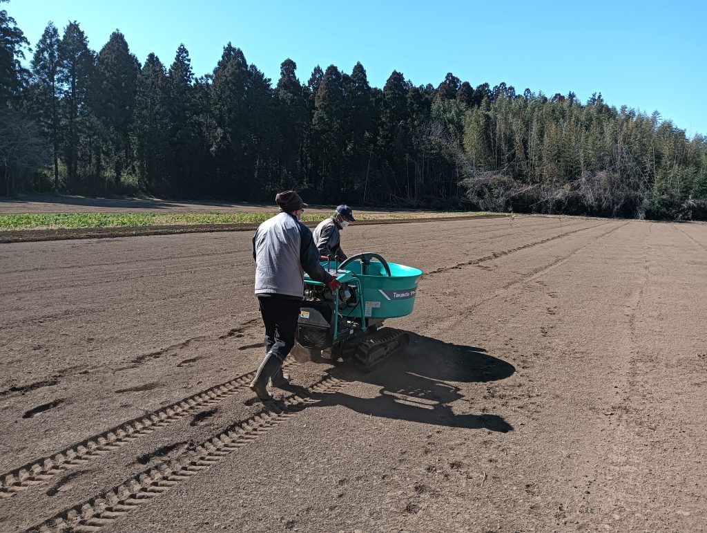 ブレンドキャスターで肥料散布
